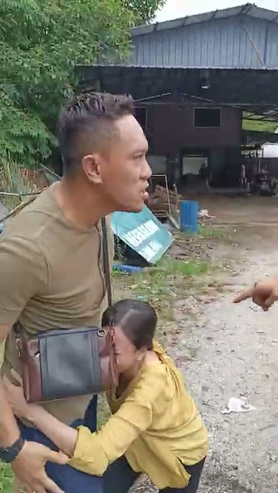 bergaduh di khalayak ramai ,katanya si perempuan yg salah