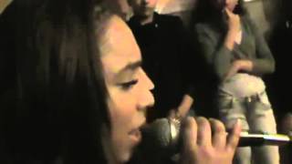 Gitana Cantando Por El Culto