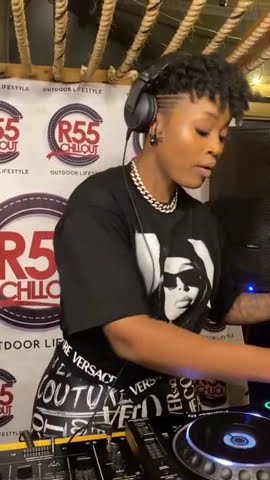 Watch dj lamiez nice moves #amapiano #southafricanmusician