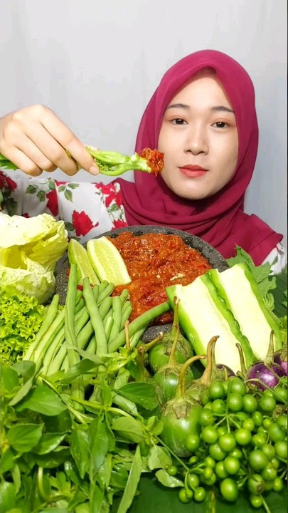 MUKBANG LALAPAN MENTAH 🥬 SAMBEL TERASI 🌶🔥 #shorts #mukbang #iniciamukbang