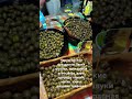 Черногория празднует: музыка и голоса, а рядом — столы с оливками, чесноком и  маслом.