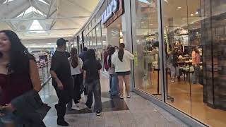 shopping theo sau 2 phụ nữ 