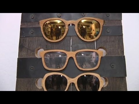 Regresa la tradición de las gafas de barricas de vino