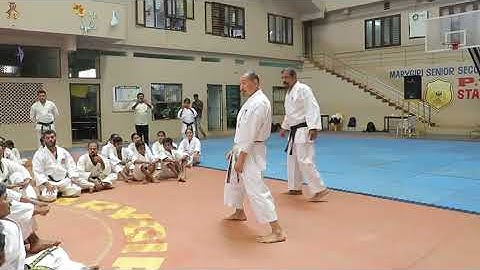 Asai karate: Kihon, Tenshin training in position #1: 180 degree turn and Jodan kizami zuki