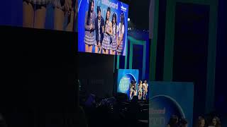 [FANCAM] New Jeans Accepts Group of the Year Award at Billboard Women’s in Music