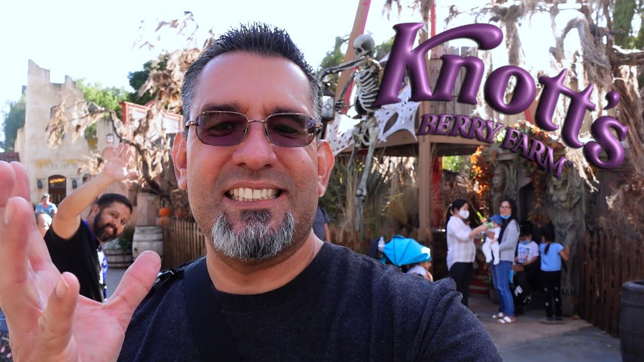 Knott's Berry Farm | Remembering Halloween at Knott's | Knott's Scary Farm Food Reviews