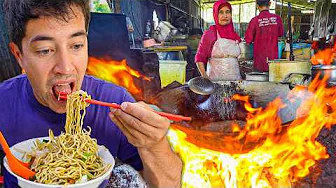 Indonesian STREET FOOD in Pekanbaru 🇮🇩 FIRE & FLAMES in East Sumatra!