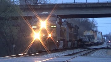 CSX ES40DC 5267 Leads Manifest Q581-11 on 3/11/22