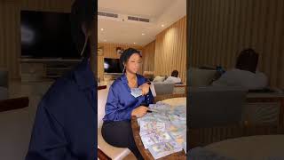 Belebele Chizy Joue Avec Des Milliers Dollars Au Dubaï