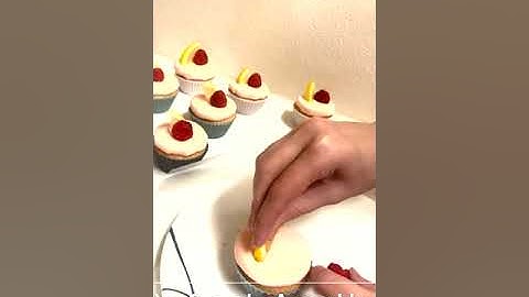 Lemon Raspberry Cupcakes with Cream Cheese Filling