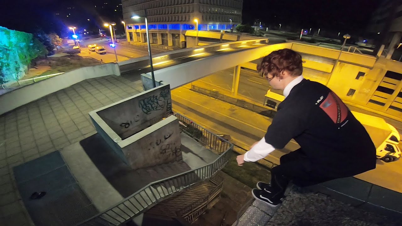 UN SAUT TROP RISQUÉ ?? PARKOUR DE NUIT (PPCC hors série) - YouTube