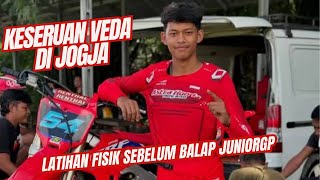 Keseruan Veda Latihan Fisik di Kampung Halaman Bersama Teman-teman Balapnya