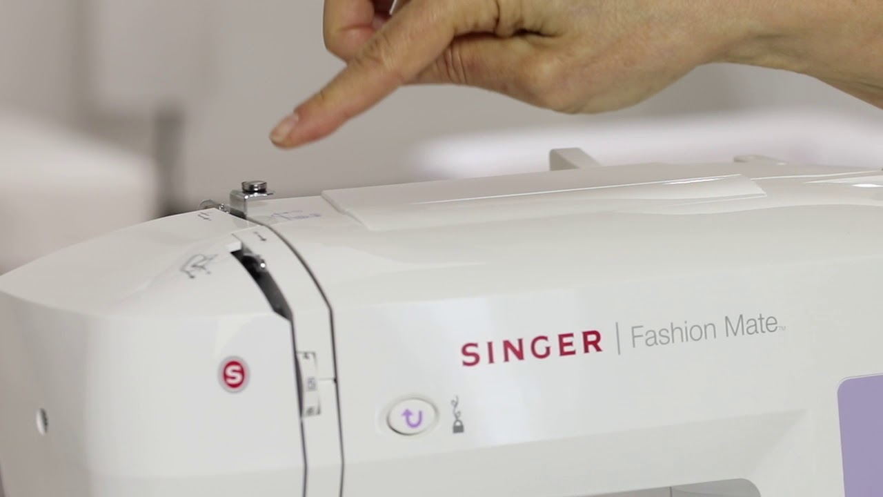  SINGER  5560 Computerized Sewing Machine with Included  Accessory Kit, Hard Cover & Extension Table, 203 Stitch Applications -  Perfect for Beginners