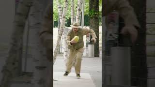 🍌 Beim Affen-Prank löst eine harmlose Banane einen Großstadt-Urknall aus | Verstehen Sie Spaß?