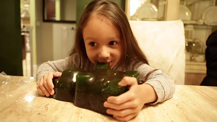 Adriana opens up the WORLDS LARGEST GUMMY BEAR