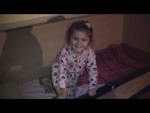 Video: Il bambino ha bisogno della sponda del letto?