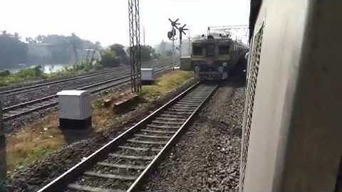 MUST WATCH!!!epic parallel race between down barddhaman-howrah local and down bandel-howrah local,,,