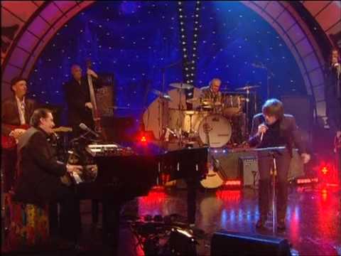 Dave Swift on Bass with Jools Holland backing Paolo Nutini "Lovin' Machine"