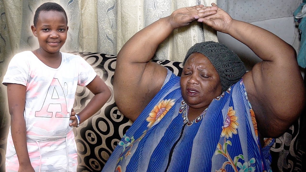 Wamwana urera mama we nkuruhinja tumugezeho | Aramwuhagira akamukorera byose | UYU MWANA NI INTWARI