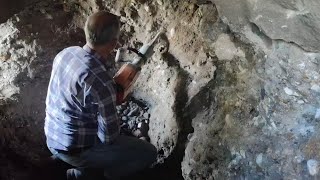 Mahsenin Girişindeki Çakıl Dolguyu Hiltiyle Kırıyorlar Açılmış Haliyle Paylaşılacak