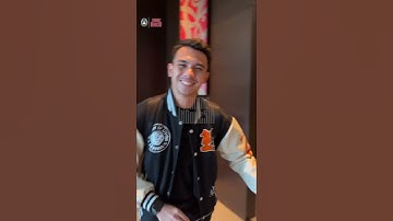 Pemain Timnas Indonesia sudah tiba di hotel, disambut oleh maskot Shakti!