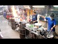 20년 동안 3대째 골목길에서 튀기는 국수!! / 미슐랭이 선택한 닭 전문 요리! / Fried Noodles with Chicken and Egg | Thailand food