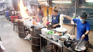 Fried Noodle in Alleyway for 20 years! / Michelin's Selected Chicken Noodle! | Thailand street food