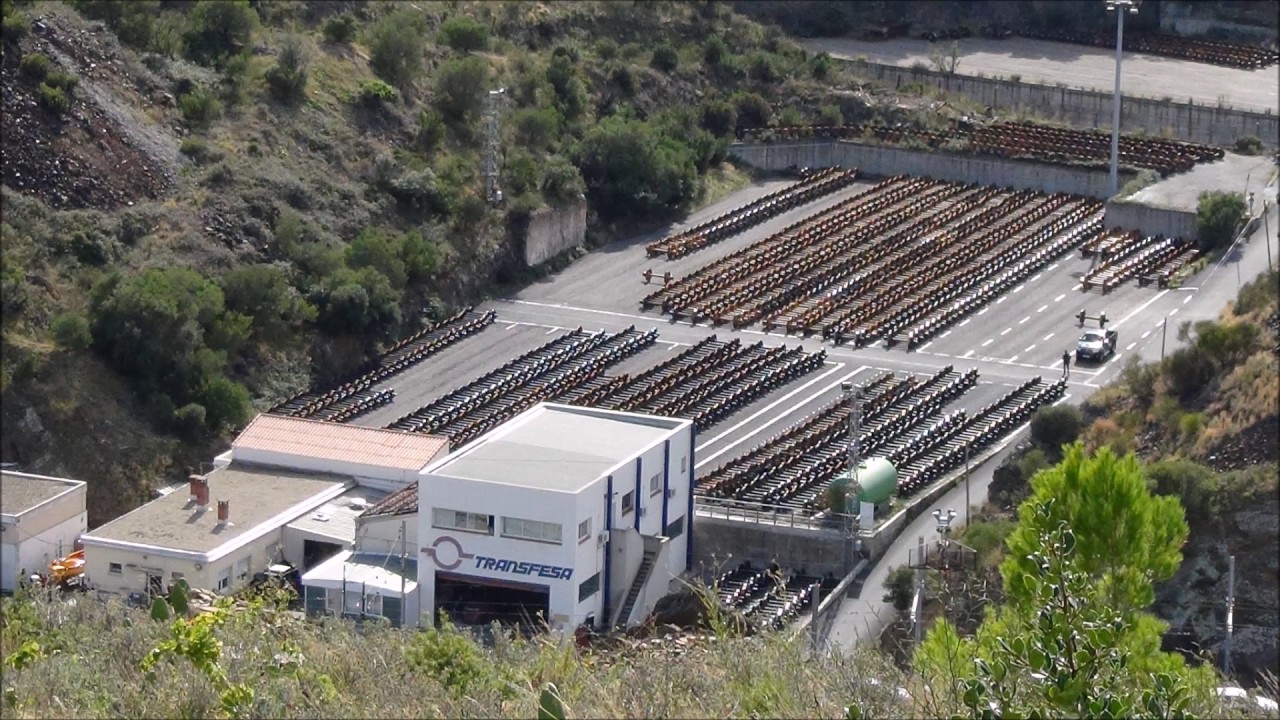 Manœuvres sur le site TRANSFESA de changement d'essieux de Cerbère  HD  vidéo 211