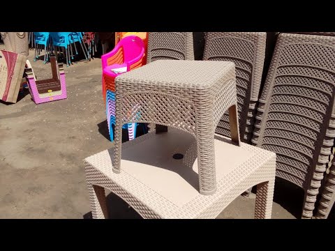 كراسي بلاستيك صغيرة