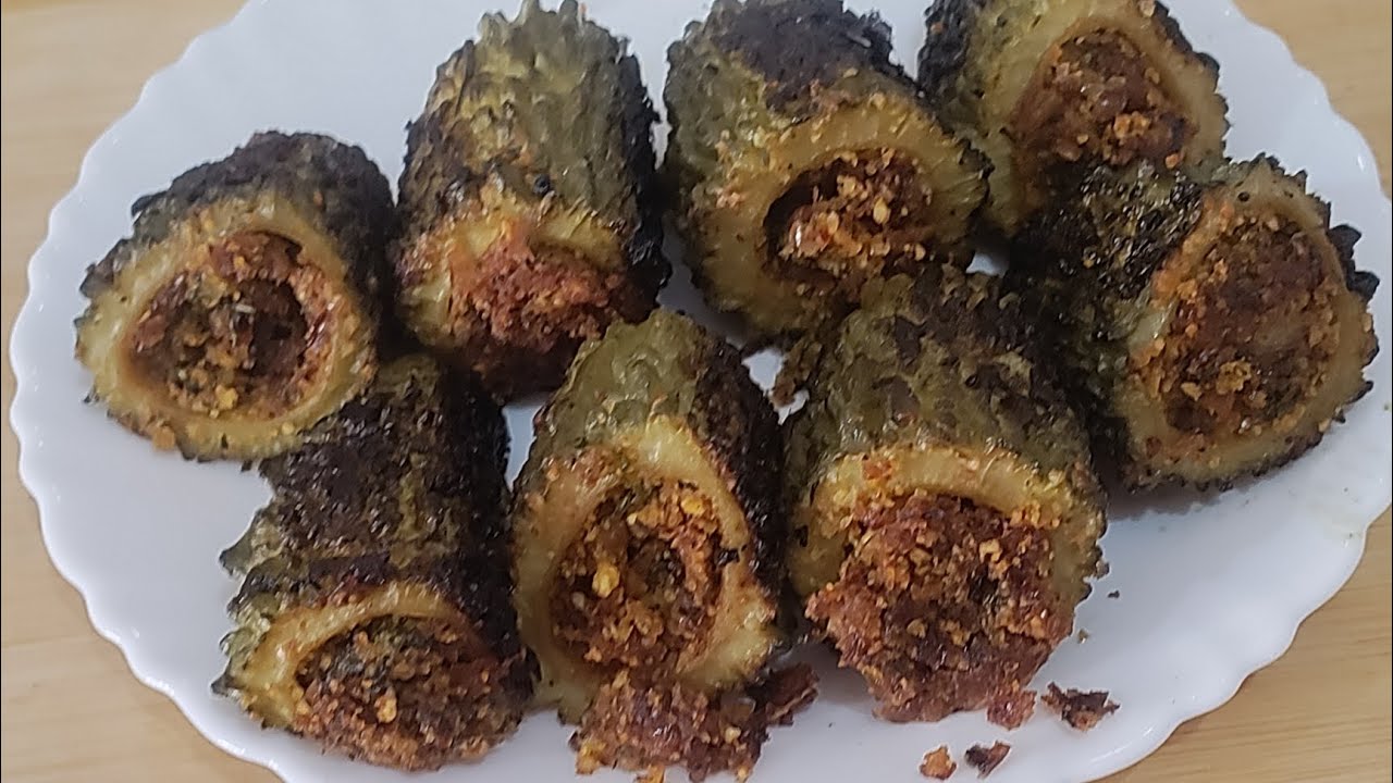 मराठवाडा पद्धतीची झणझणीत भरली कारल्याची भाजी खास ट्रिक ने बिलकुल कडू होणार नाही