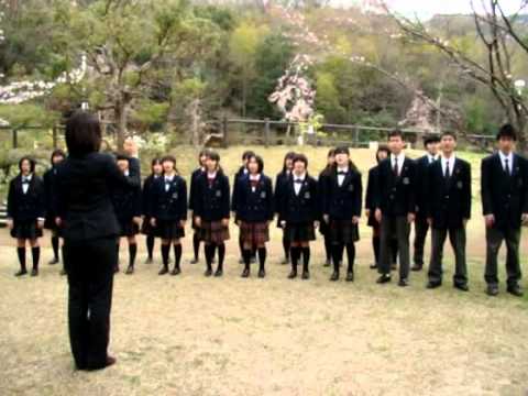 The Japanese school chorus sing in armenian