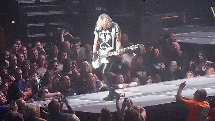 Def Leppard (Standing ovation to Rick Savage)