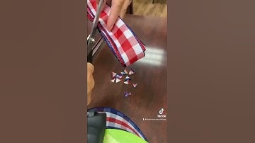 Easy DIY Bow. #bow #easybow #bowmaking #craft #crafting #mompreneur #momsoftiktok #wreath