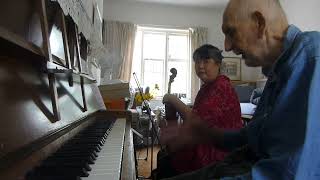 Video thumbnail of "I'm Glad I'm Not Young Anymore　- Social Bubble Jazz ソーシャルバブルジャズ　Gigi piano  violin ピアノ Tony talking１"