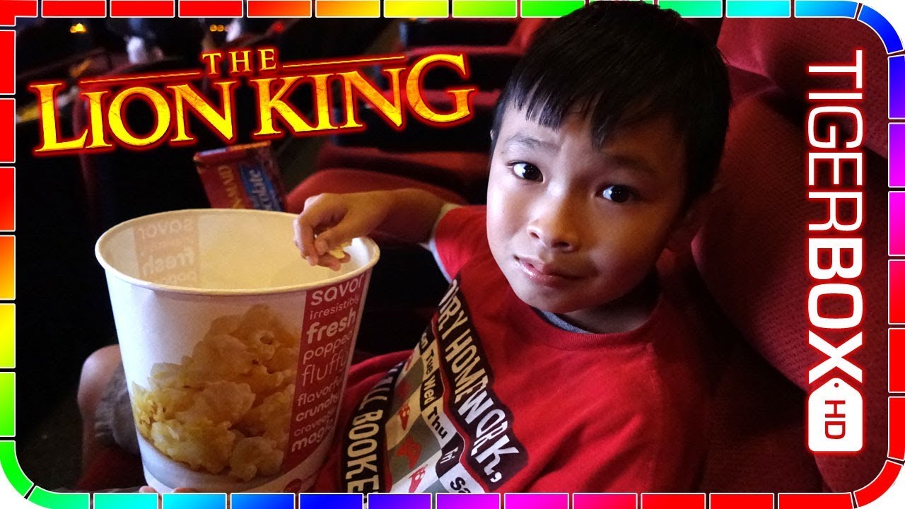 Tiger Watching THE LION KING at the Movie Theaters 📽️📺🎬 toysrus