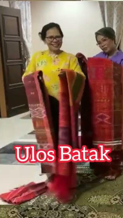 Si  Boru Toba dengan Ulos Batak
