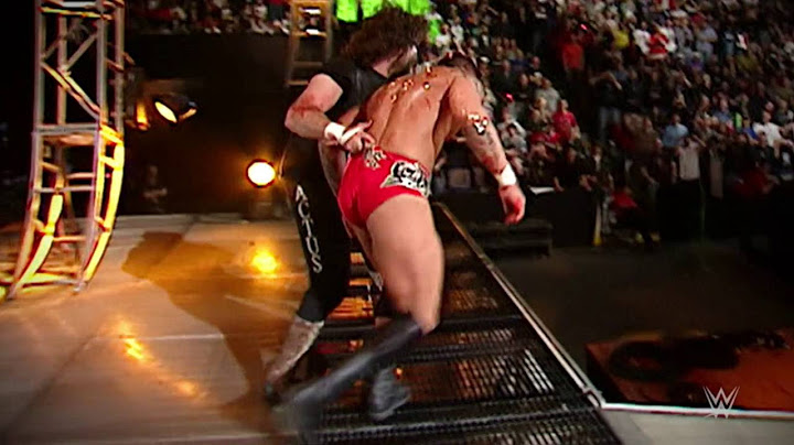 15 High-Risk Moves von der Bühne: WWE Fury