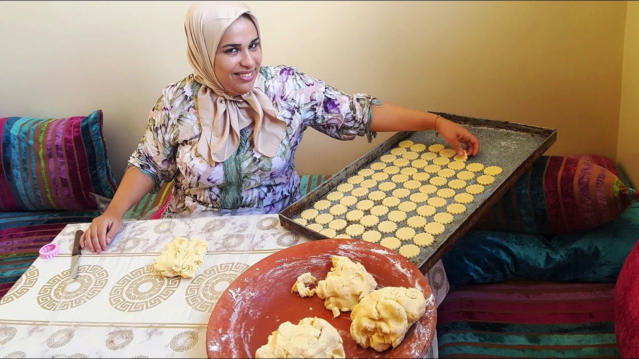 حلاوية كتصبح و تمسي على الحلوة * كومنادات يوميا *غادي تعطيكم اسرار سنييين طويلة //ضيف الله 18 جزء 1