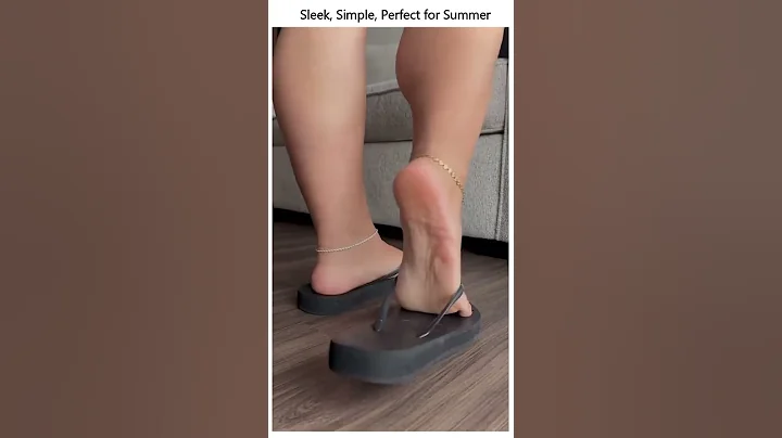 Black Flip-Flops 🖤 The Perfect Summer Choice ☀️ #chictoes #foot #sportychic #beautyfocus #beautyedit