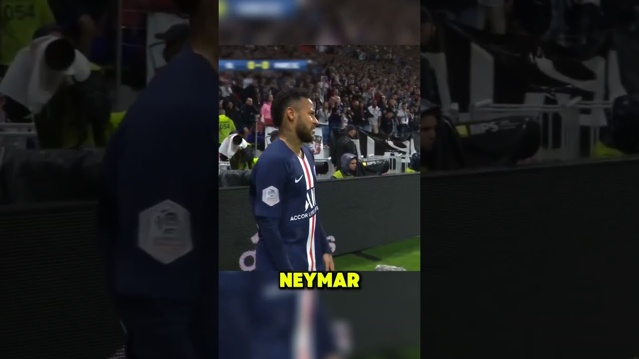 Neymar's Rare Corner Kick 😲