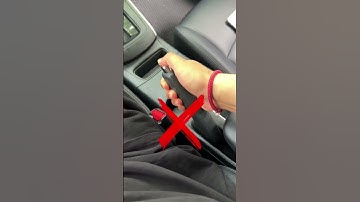 When driving, you must use the handbrake correctly.#shorts  #short   #car  #driving  #tips