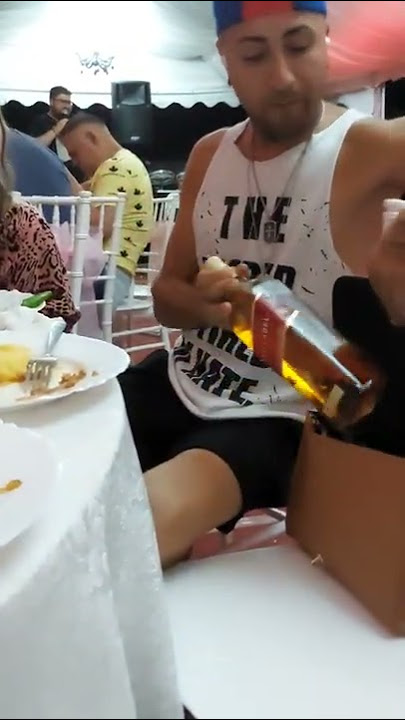 Cand nu poti sa bei la nunta iei acasa la pachet 😅