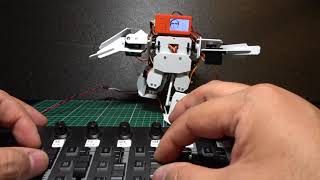 【二足歩行ロボット】自作ロボット MIDIコントローラでポーズ【電子工作】