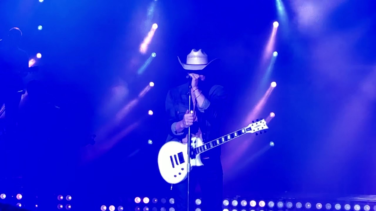 Dustin Lynch Momma’s House Live at Mystic Lake Casino MN 2/15/20