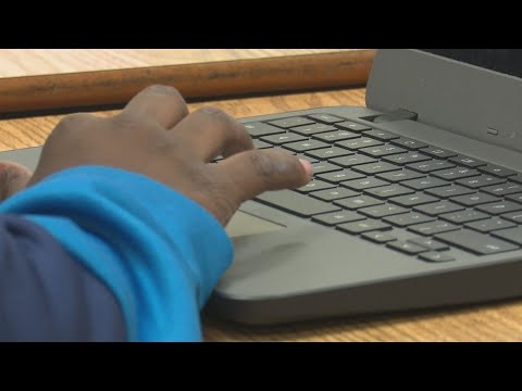 Susie Dasher Elementary uses state grant to buy 15 Chromebooks