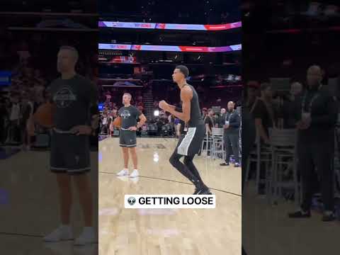 Wemby getting lose ahead of a pregame matchup against the Suns 👽
