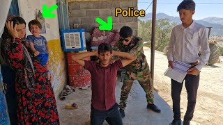 Download Lagu Police arrest Hojat: Proposed eviction from home. MP3 Download Lagu Police arrest Hojat: Proposed eviction from home. MP3