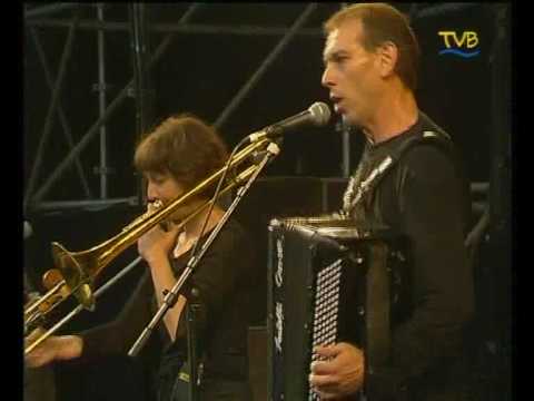 15 Gino    Tetes Raides   Live Aux Vieilles Charrues   21 Jullet 2001 Carhaix Finistre