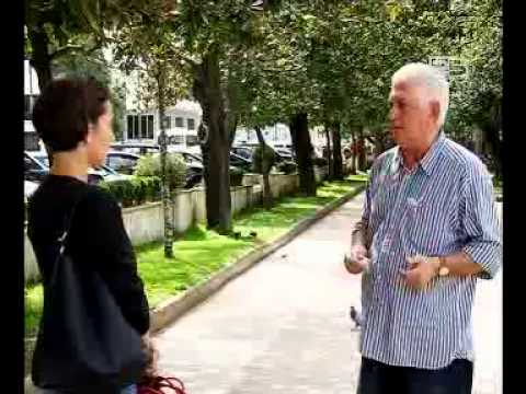 ბერას შემოქმედების თაყვანისმცემლები ბათუმის ბულვარში