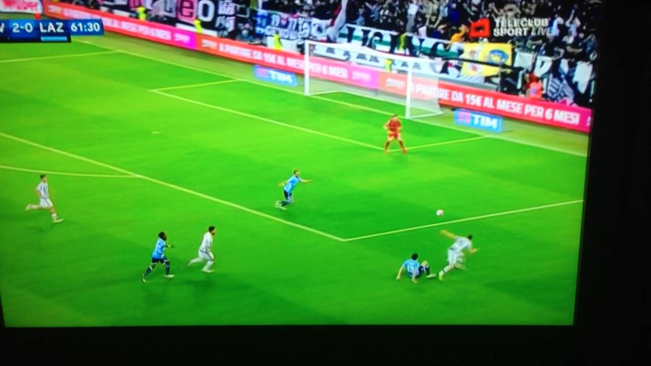 Lichtsteiner humiliates Lazio Defense